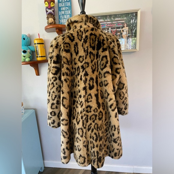 🐆 SAKS FIFTH AVENUE VINTAGE FAUX LEOPARD CHEETAH SWING FUR COAT - Picture 3 of 15
